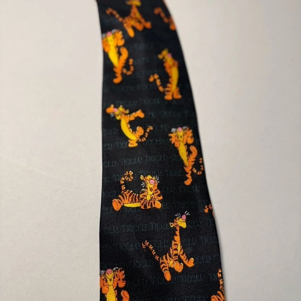 Tigger Characters Winnie Men’s Tie Black Authentic Pooh Disney 100% Silk